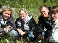Her er folkene fra Naturskolen i Raadvad p tur i Bllemosen d. 16 juni 2004. Fotograf: Lars Andersen