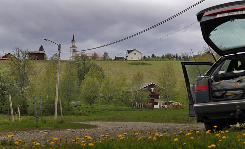 Lokalitet for Bl Ildfugl  ligger 500 m. til  hjre for billede. sarna, Jmtland Sverige. d. 12 Juni 2015. Fotograf: Lars Andersen